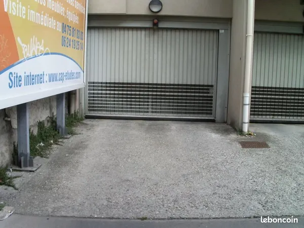 Place dans garage securisé prox fac centre deux