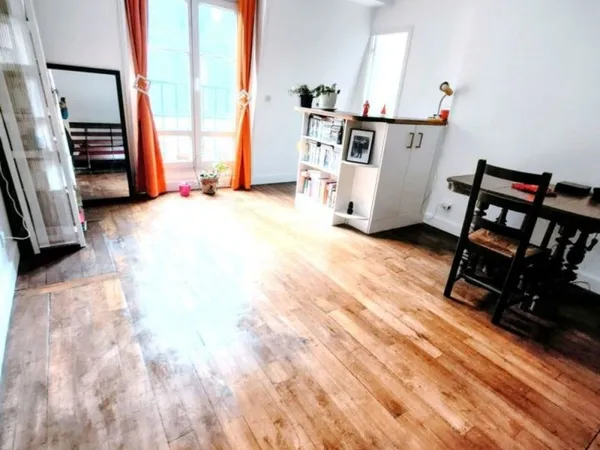 Studio de 26m2 dans un immeuble haussmannien classé.