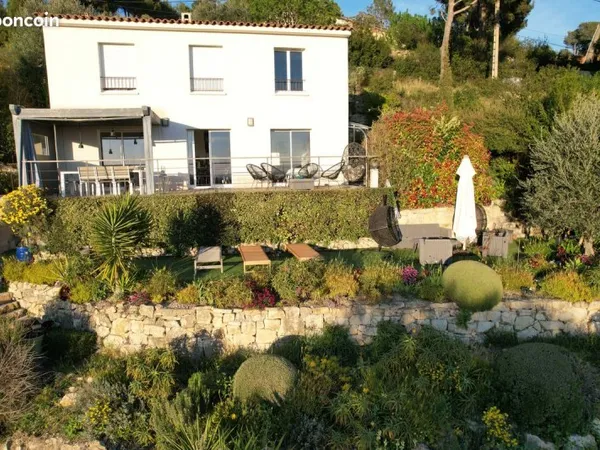 Villa niçoise récente type mas provençal vue mer 5 pièces au calme