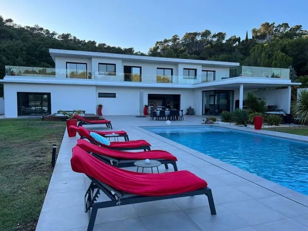 Maison 6 pièces 320 m²