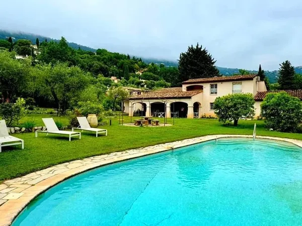 37mn CANNES à SPERACEDES VENTE VILLA INDIVIDUELLE SUR TERRAIN PLAT AVEC PISCINE