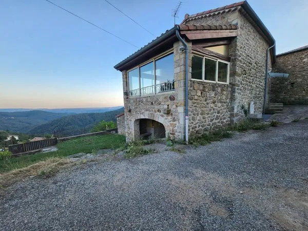 Maison dominante à 500m - vue panoramique sur la montagne -
