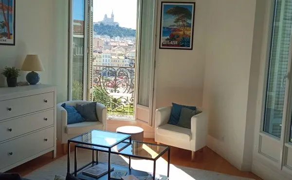 Loue appartement 45m² Marseille 6ème - Appartement ensoleillé avec vue imprenable sur Notre Dame de 