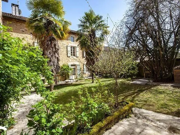 Maison 8 pièces 550 m²