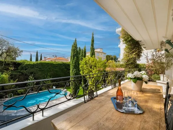 Maison 7 pièces 360 m²