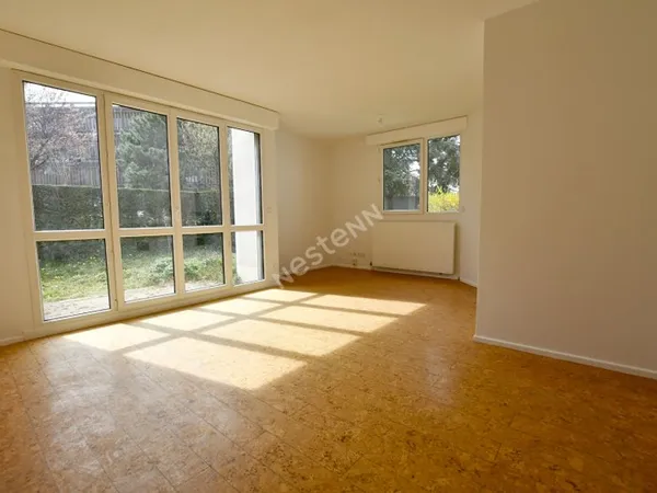 Appartement T2 Villeurbanne la Doua Croix Luizet, vendu loué,jardin, place de parking et cave, copro