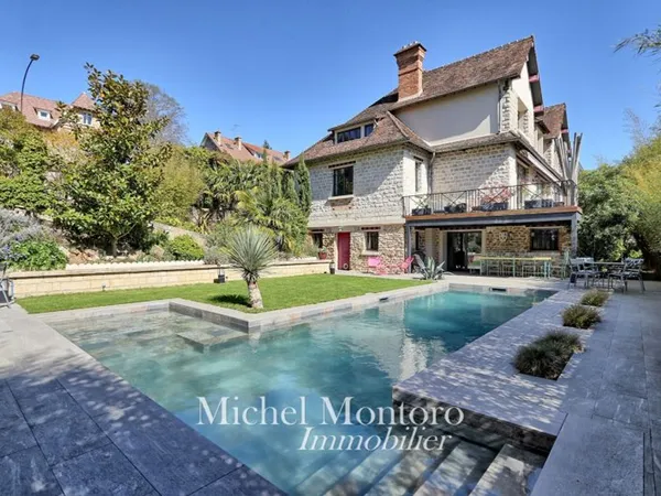 Maison à vendre à Saint-Germain-en-Laye - 7 chambres - 450 m²