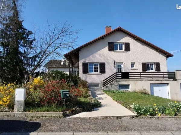 Maison avec 6 chambres sur terrain de 5.88 ares