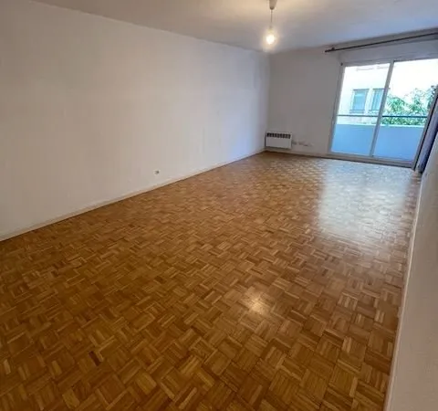 T3 72 m² + balcon - Emplacement premium République - Proche métro