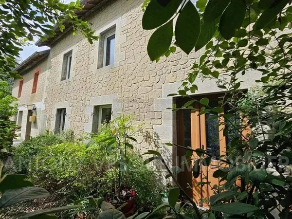 Maison 9 pièces 270 m²