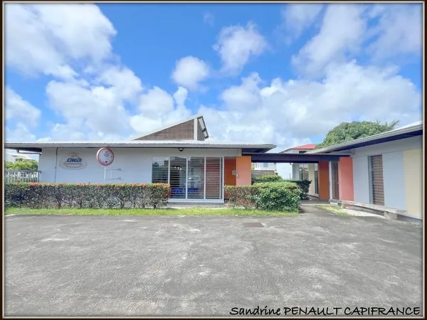 Local 18 pièces 457 m²