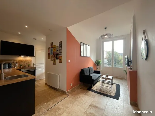 T2 MEUBLÉ RÉNOVÉ À NEUF - SAINT-ÉTIENNE CENTRE-VILLE - 31,5 m² - 590 /MOIS CHARGES COMPRISES