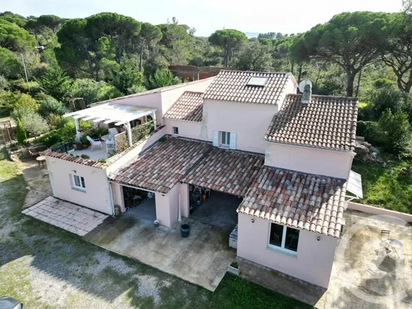 Maison 7 pièces 215 m²