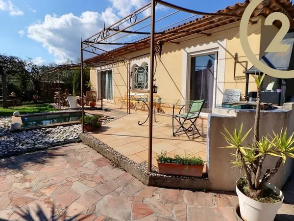 VENTE FREJUS - VILLA 4 PIÈCES AVEC JARDIN ET PISCINE AU CALM