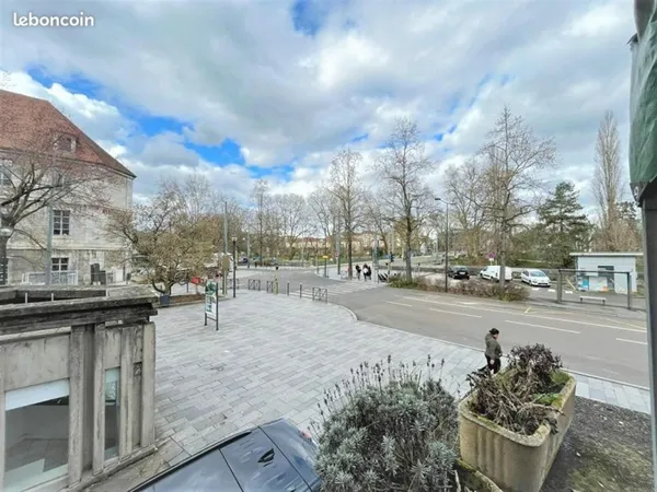 Local commercial 690 m²