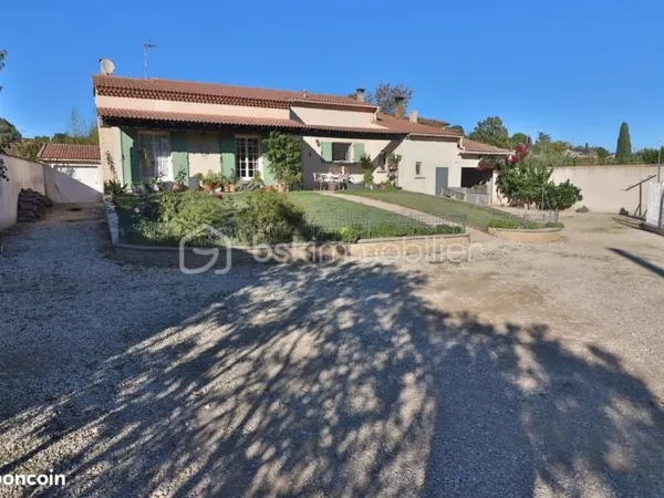 Villa 112m² habitable sur 1000m² de terrain, 4 chambres, piscine, garage, atelier