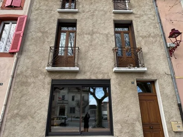 Centre Alzonne, sur la Promenade, maison de village de charm