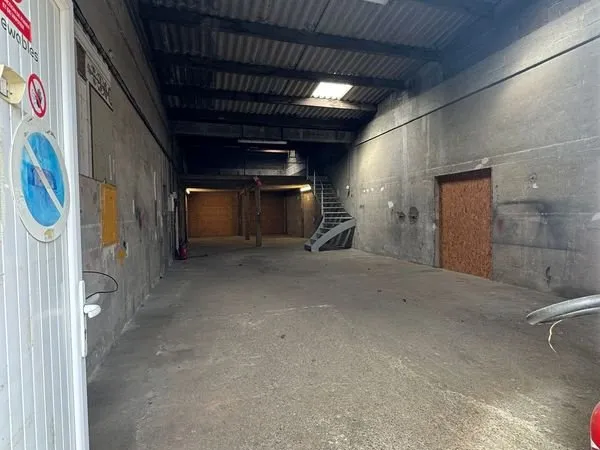 Local 180m2 ZA de la boissière