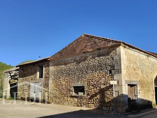 Grange à rénover 141m2 - Toiture neuve + Assainissement OK - Proche Bourdeilles