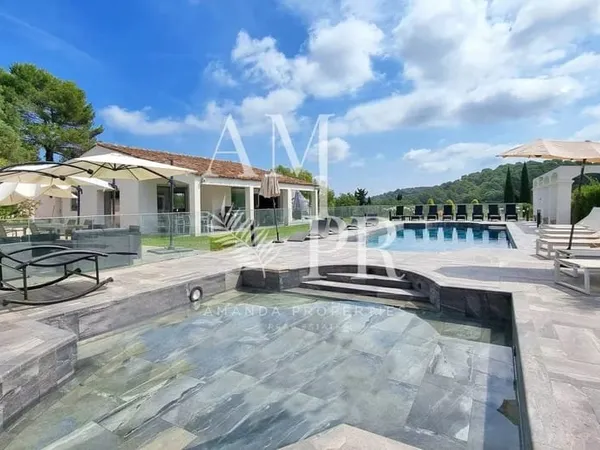 DOMAINE PRIVÉ FERMÉ: VUE DEGAGEE GRAND TERRAIN