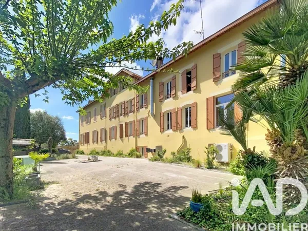 Local commercial 800 m²