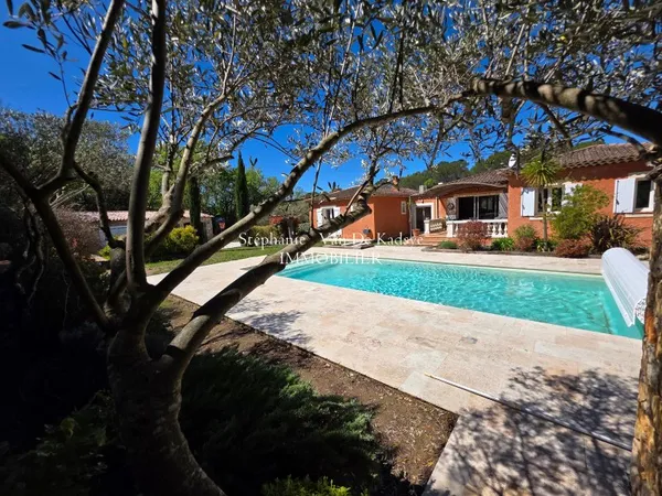 Villa plain-pied 138 m² - 3 chambres - 3800m² jardin - garage -  piscine