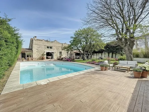 Maison 6 pièces 260 m²