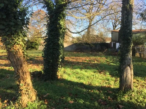 Terrain à bâtir à Saint-Magne (33125)