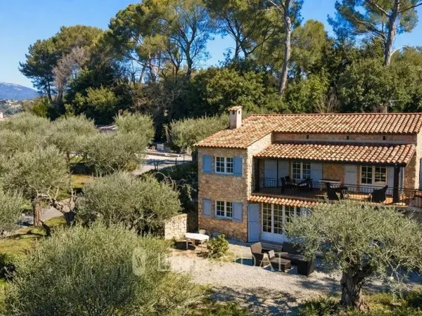 Villa 183 m2 vue jardin 4600 m2 de terrain