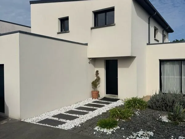 Belle contemporaine avec son jardin fermé