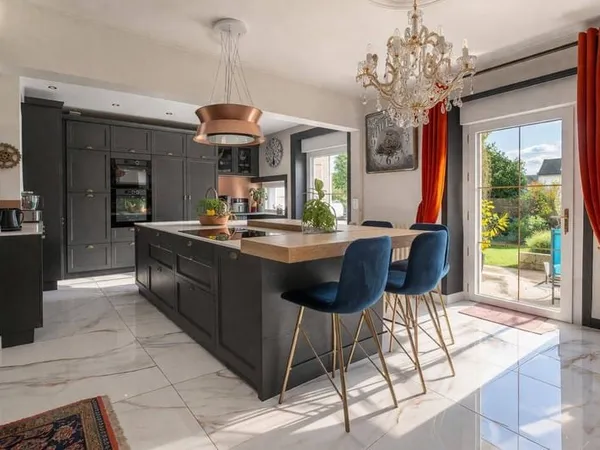 Maison 8 pièces 181 m²