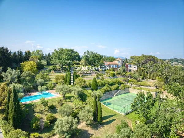 A louer, Mougins Cote d'Azur, vieux village, vue mer, 10 chambres doubles