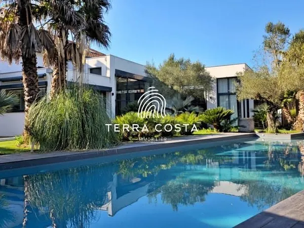 Entre Anglet et Biarritz, propriete contemporaine a pied des 5 Cantons