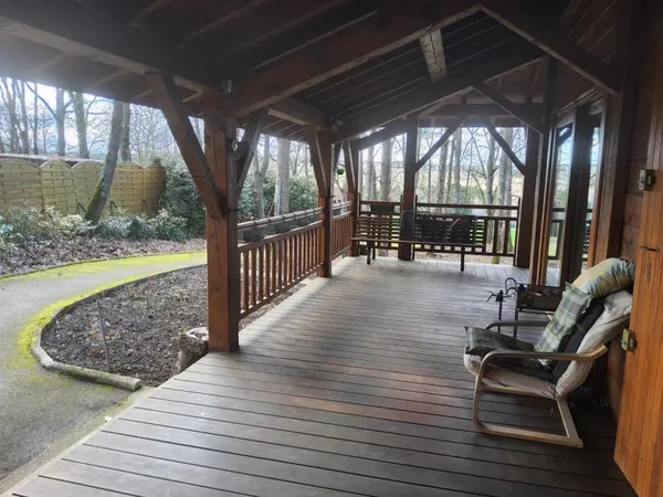 À DÉCOUVRIR : SUPERBE MAISON EN BOIS HAUT DE GAMME, AU CŒUR DE LA NATURE !