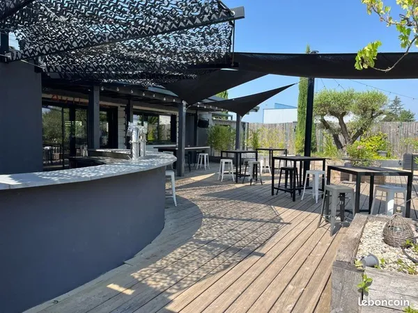 Vente fond de commerce Restaurant, Mega terrasse, bar extérieur, Parking privé( possibilité d'événem