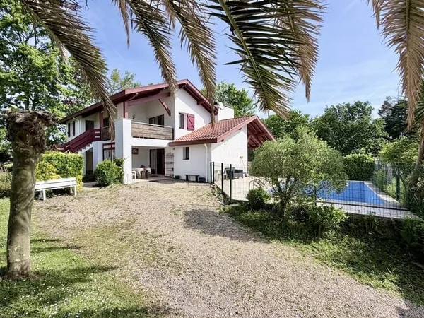 Bidart-Maison individuelle avec piscine