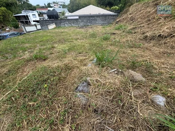 A vendre Mont Vert village joli terrain d'environ 822 m² Surface utile 544 m²