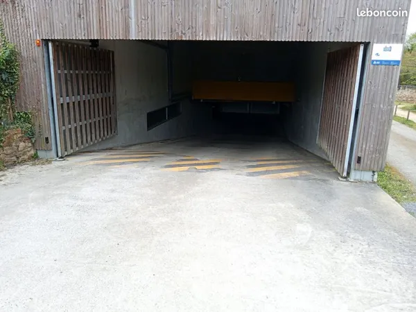 Parking sécurisé sous-sol - Résidence récente - Accès badge - Nantes St-Joseph de Porterie