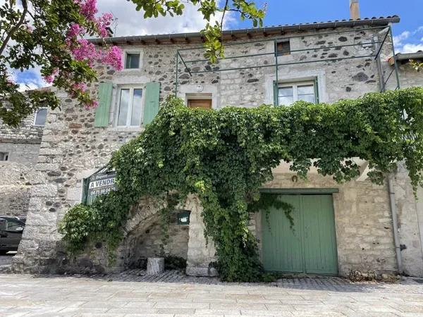 Maison de ville avec balcon, cave et garage LAVILLEDIEU