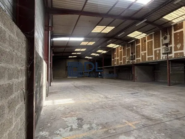 Entrepôt 948 m²