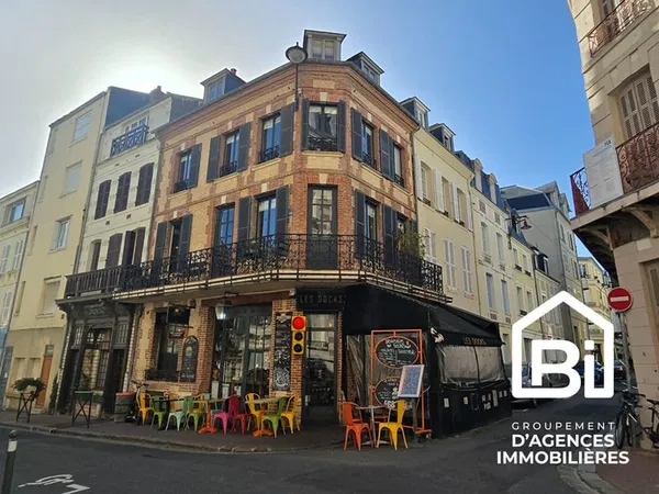 TROUVILLE SUR MER - IMMEUBLE (logements et murs commerciaux) en bord de mer