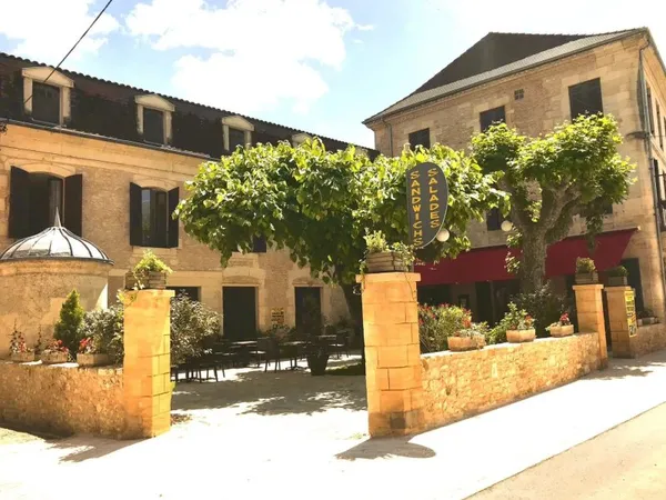 Hotel ** bar restaurant rapide a vendre dans le Perigord Noir