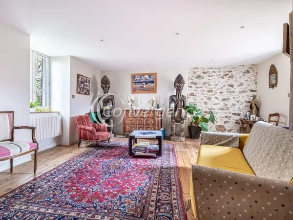 Maison en pierre de 173 m2, du XIXo située dans le secteur d