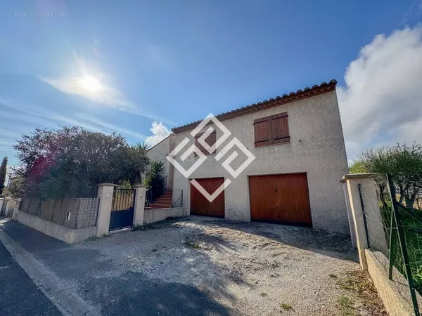 Maison en bord de plage avec un garage exceptionnel