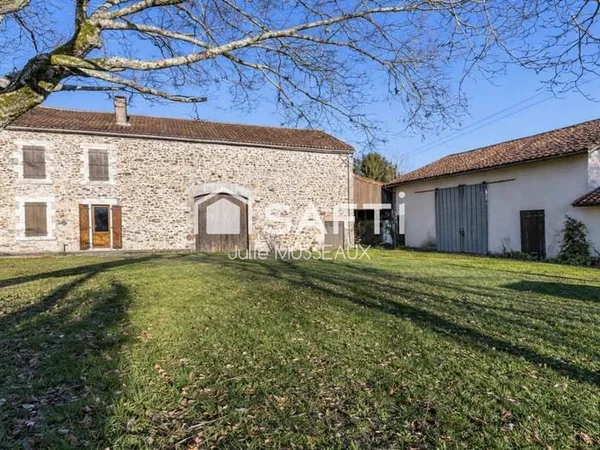Maison ancienne en pierre avec dépendances - Charente, proche Dordogne