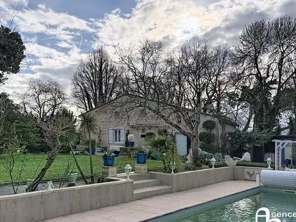 BELLE MAISON EN PIERRE et DEPENDANCES