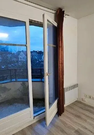 Grand studio à louer+parking