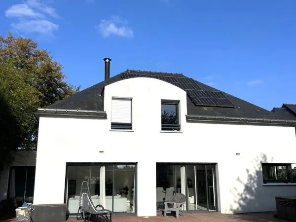Maison 4 chambres avec piscine et panneaux solaires