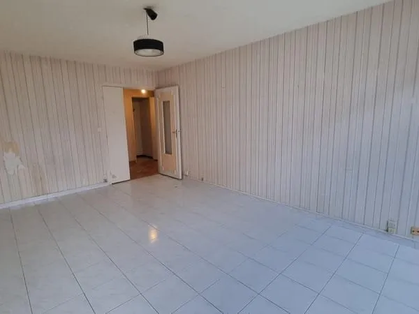 F4 80m2 avec balcon, cave et 2 parkings privatifs - Proche t