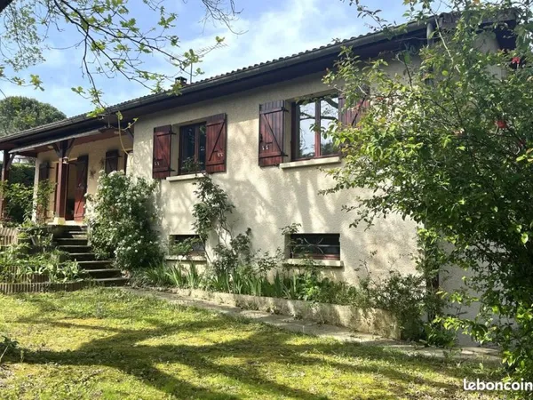 Maison sur sous sol complet semi enterré